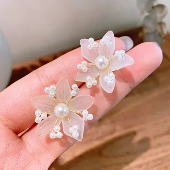

Chic White Transparent Acrylic Flower Stud Earrings For Women 2020 New Jewelry Korean Simple Pendientes