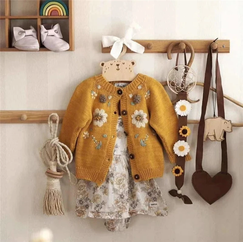 新品未使用　Shirley Bredal　刺繍　カーディガン　3y Shirley Bredal】Strawberry Cardigan / Marshmellow – Melty Colors