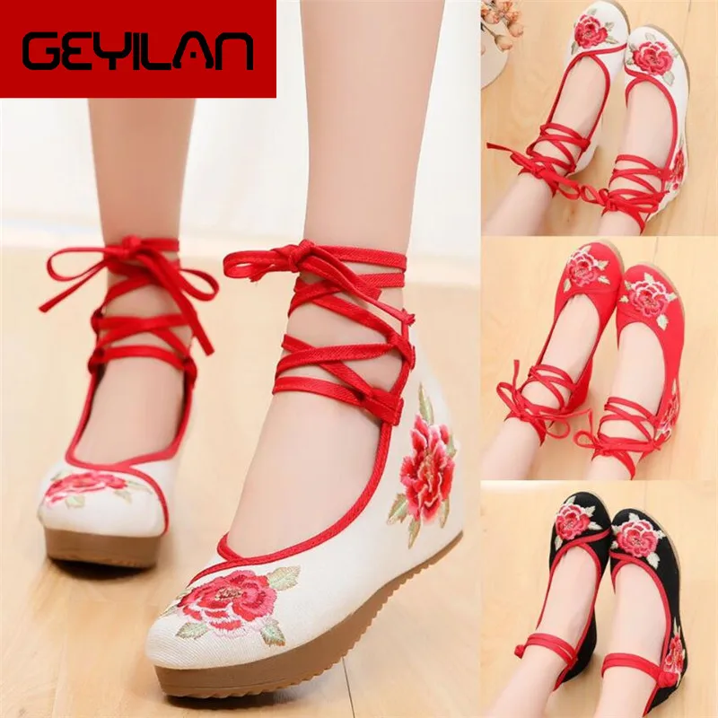 

Spring new wild woman casual shoes 2019 Low-Cut National Wind Canvas Round Head Wedge Embroidered Women's Shoes Y490