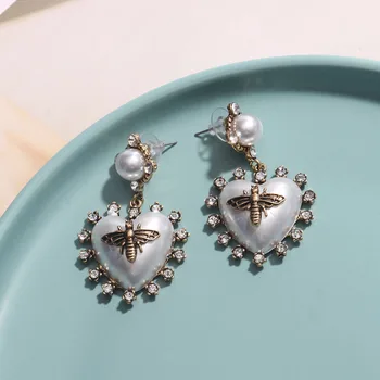 

Ztech Heart Pendant Imitation pearl With Metal Bee Earrings Classic Ins Jewelry Statement Accessories Wholesale Popular Gifts
