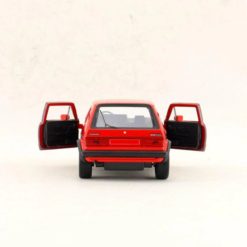 Модель автомобиля из сплава 1:36 Volkswagen Golf GTI Классическая модель Металлический