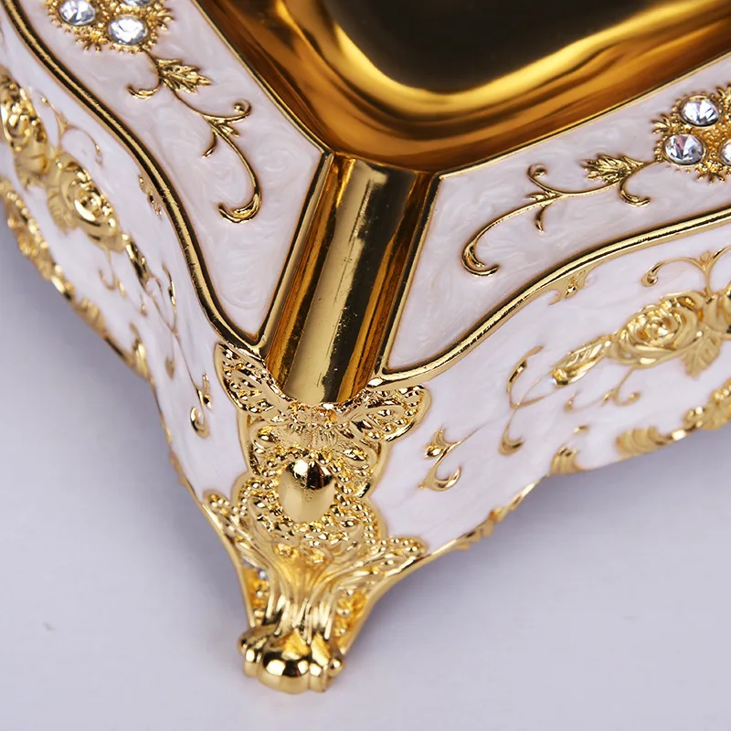 4351571205_2072143039