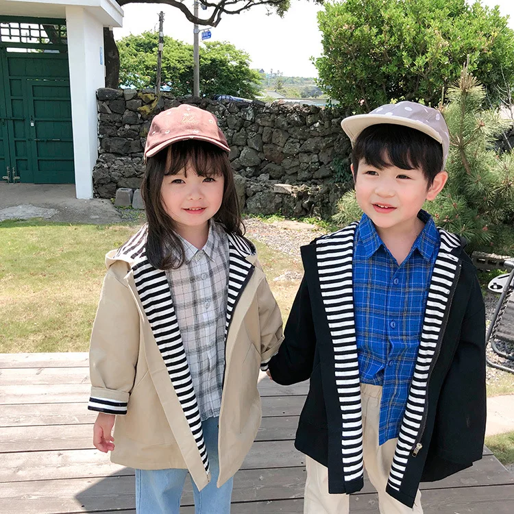 Новая Осенняя длинная однотонная Повседневная ветрозащитная куртка с капюшоном в Корейском стиле верхняя одежда с подкладкой в полоску для мальчиков и девочек