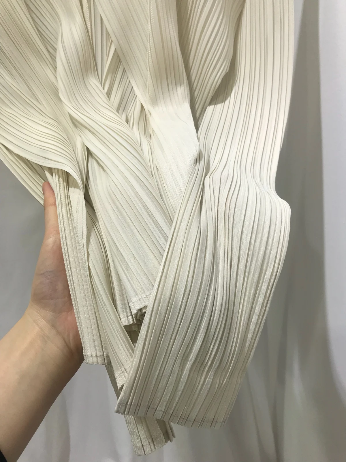 Плиссированный кардиган MIYAKE Длина 54 см длина рукава 56 см