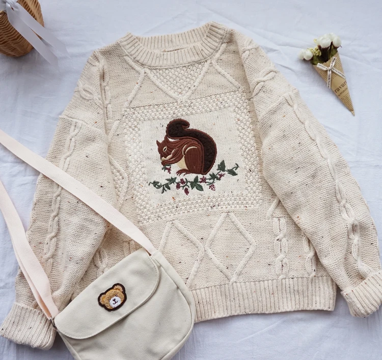 Винтажный осенне-зимний утепленный свитер с милой вышивкой белки для девочки-подростка, Харадзюку, свободный Kawaii мультяшный трикотаж, пуловеры - Цвет: Бежевый