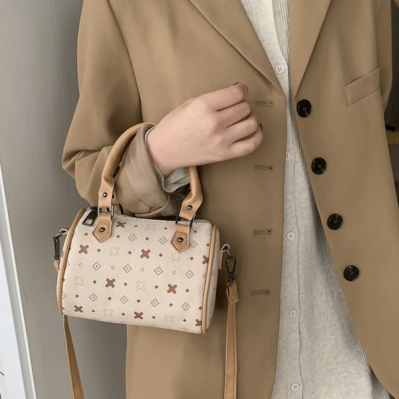 

Runway Designer Casual Womam Mini Handbag Length 20cm with Shoulder Strap