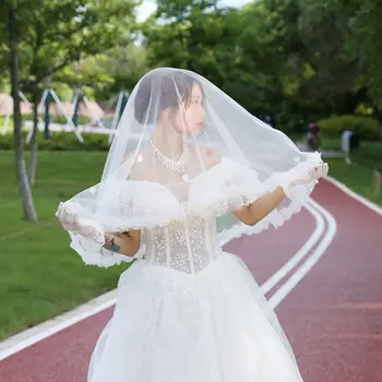 

Women Single Layer Wedding Veil Embroidered Floral Lace Trim Small Flower Embellishment Luxury Bridal Veil Party Costume No Comb