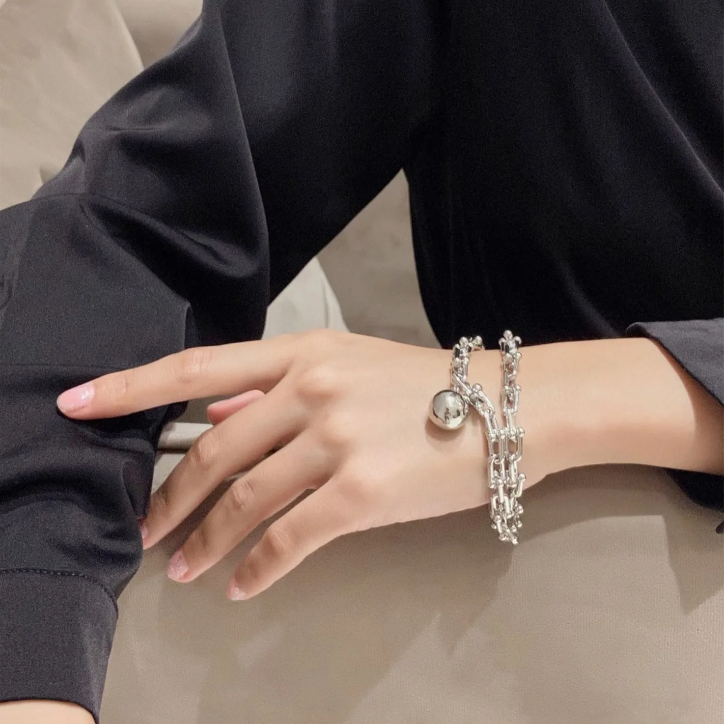 New product of classic ball lock 100% silver 1:1 original senior designer ms jewelry jewelry bracelet necklace free logistics