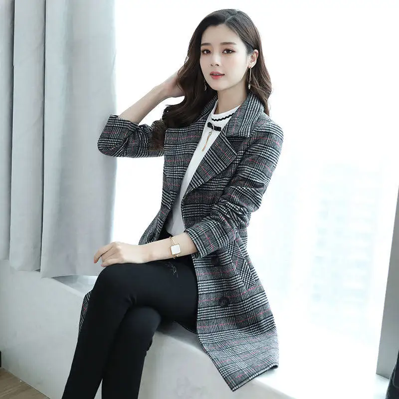 Осеннее и зимнее длинное шерстяное жаккардовый клетчатый корейский вариант свободного зимнего модного повседневного женского уличного толстого пальто с пряжкой