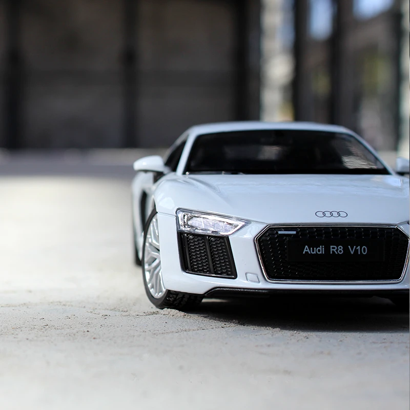 

Модель автомобиля welly 1:24 Audi R8 V10 из белого сплава, модель автомобиля, имитация украшения автомобиля, коллекционная игрушка в подарок, литье под давлением, модель игрушка для мальчиков