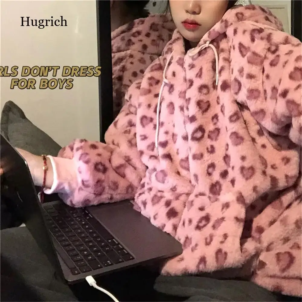 Женское бархатное пальто с капюшоном и карманами на молнии | Женская одежда