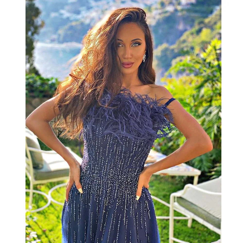 

Luxury A Line Evening Dresses 2021 Diamond Feathers Sleeveless Formal Dress With Spaghetti Strap