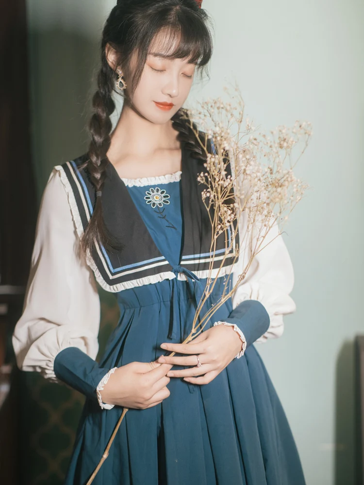 Ancient and young girl navy long-sleeved dress small French dress spot restoring ancient ways