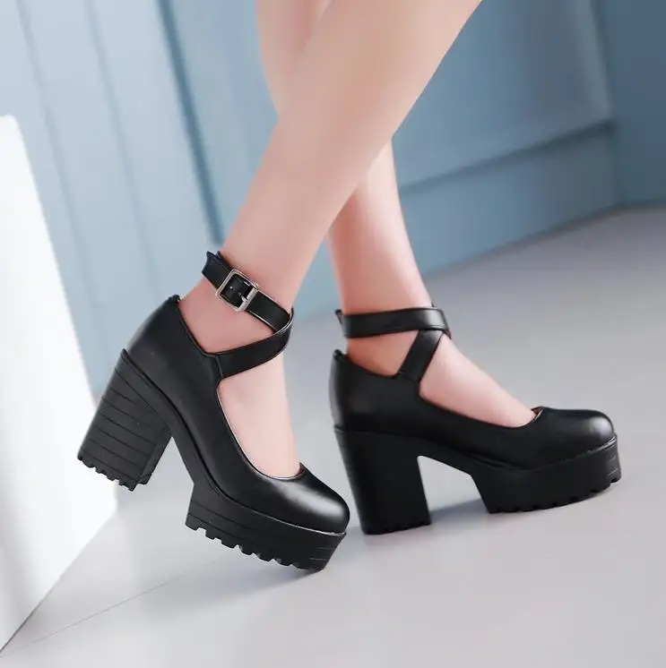 

2018 new black and white cross strap princess college coarse high heel buckle show large size shoes