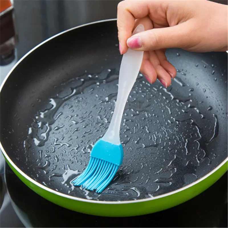 1 Pcs Portable Silicone Oil Bottle with Brush Grill Oil Brushes Liquid Oil Pastry Kitchen Baking BBQ Tool Kitchen Tools for BBQ