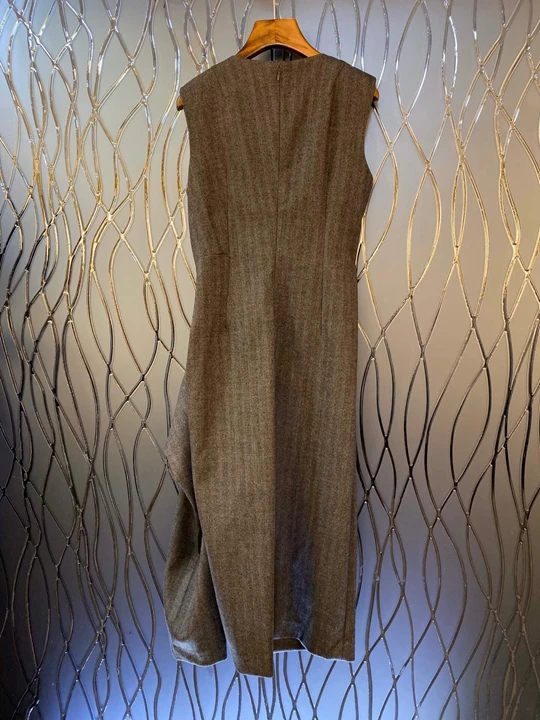The new autumn and winter women's sleeveless net colored vest dress folds 1103