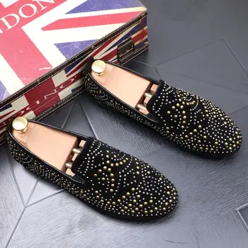 

2019 New Men Loafers Soft Driving Shoes Men's Flat Moccasins Handmade Chaussure European and American water drill rivet loafers