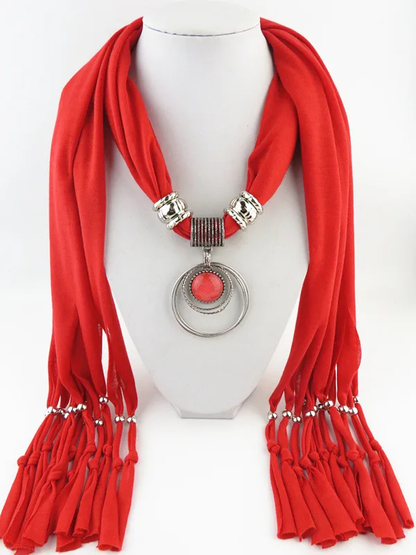 

DANIELS High Quality Endant Scarf Silver Color Circular Alloy Pendant Collar Polyester Solid Scarf Necklace for women