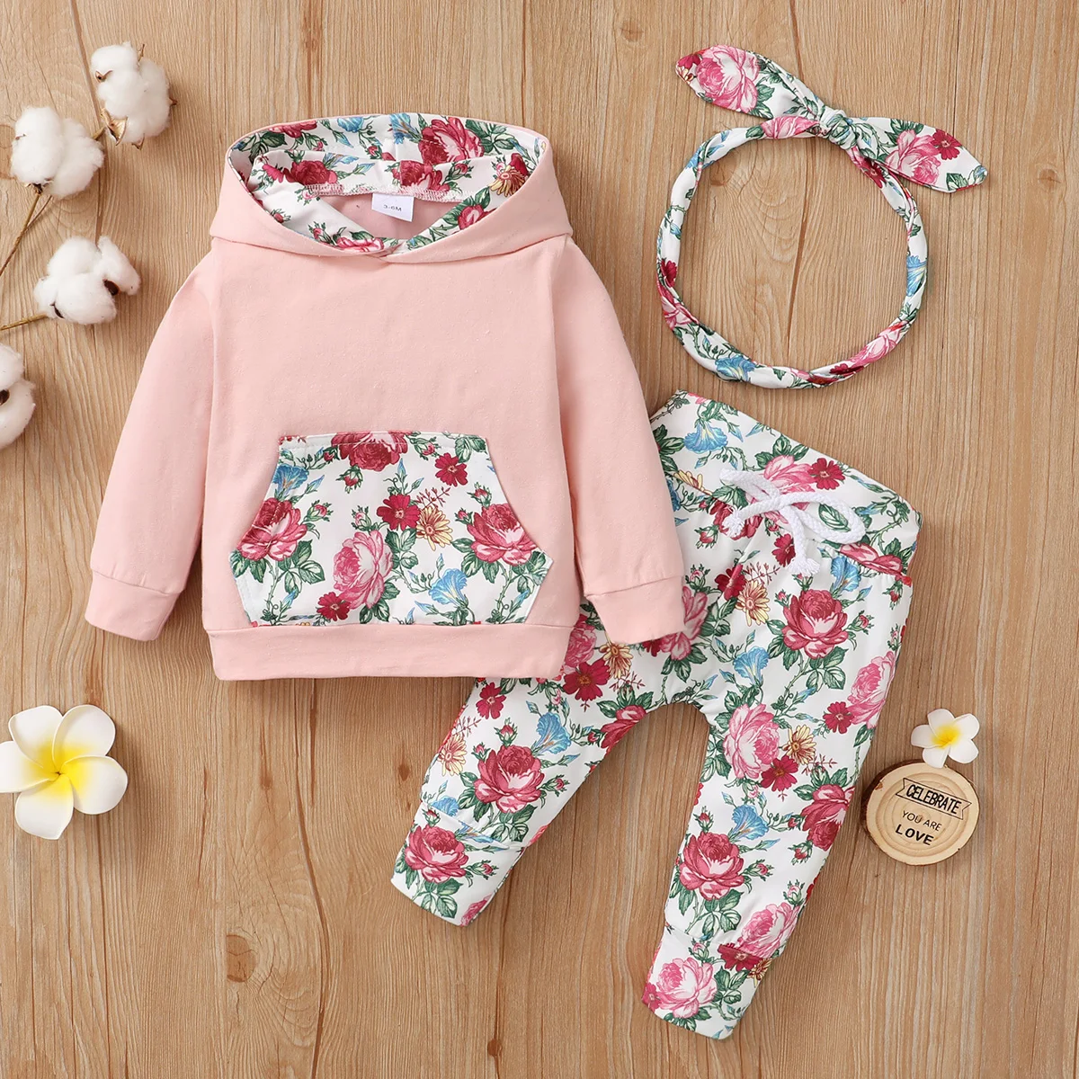 Conjunto 3 peças com estampa floral com capuz para bebê