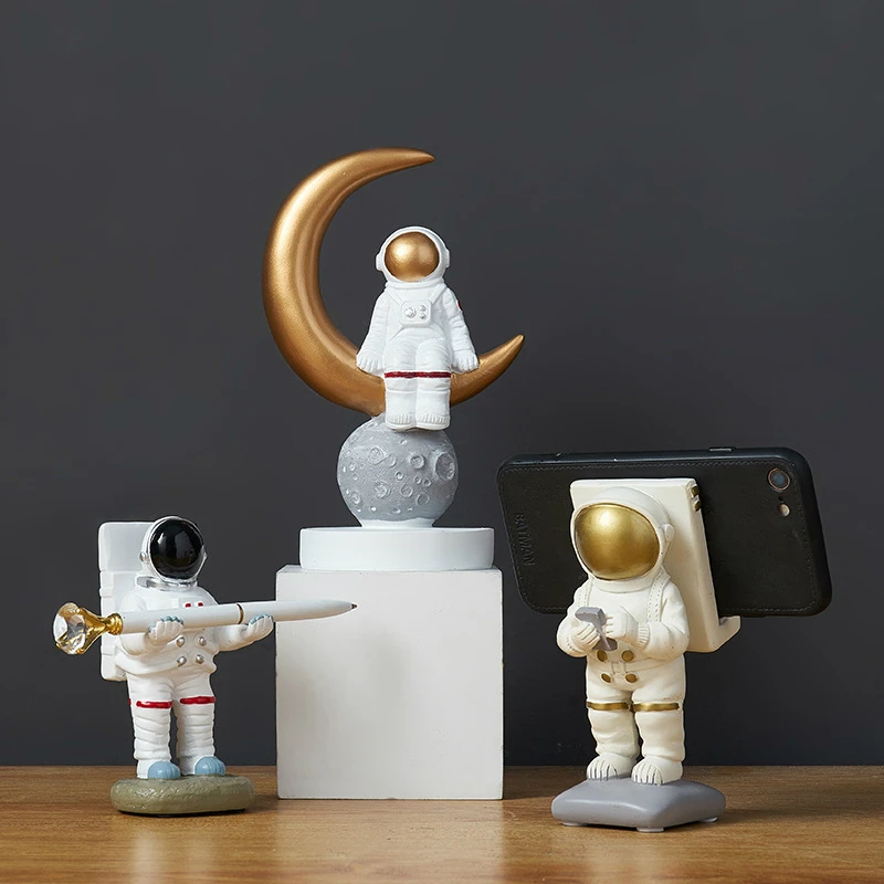 Creative Pen holder Mobile Phone Stand Resin Astronaut Home Decoration