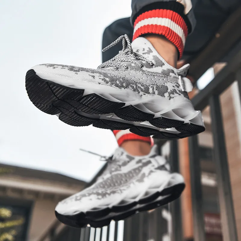 2020 New Brand Lightweight Sneakers for Men Spring Summer Anti Slip Gym Running Shoes Breathable Lace Up Sport Sneakers