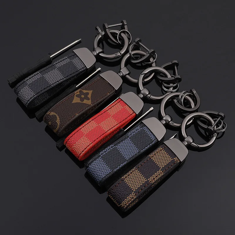 

Red Blue Square Pattern Leather Car key chain Metal Keychain Old Flower Auto Waist Key Chain Car Keyfob Rings Keyholder Car Key
