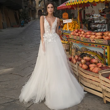 

Eightree Lace Wedding Dresses A-Line Boho V Neck Appliques Wedding Gown Beading Bohomian Bride Dresses Backless Vestido De Noiva