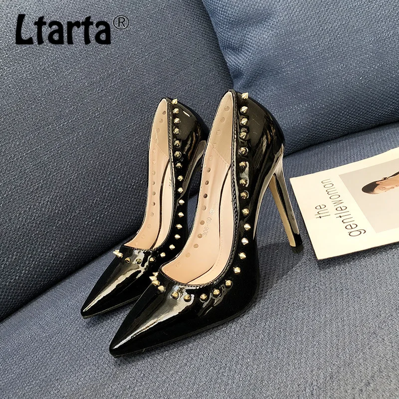 studded pointed shoes