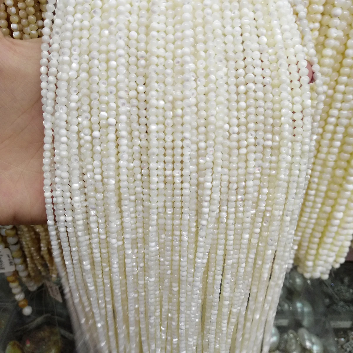 

Wholesale Natural Shell Beads White Round Seashell Stone Beads Small Beads for Jewelry Making DIY Bracelet Necklace Gifts 15.5''