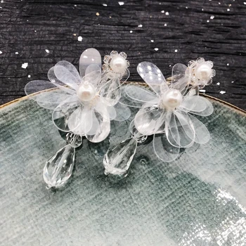 

Free Shipping White Elegant Flower Pearls Petal Clip Earring