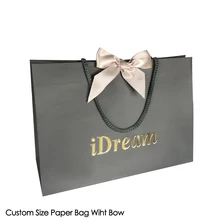 Дешевые оптовые цены Заказные модные подарочные бумажные пакеты с лентой