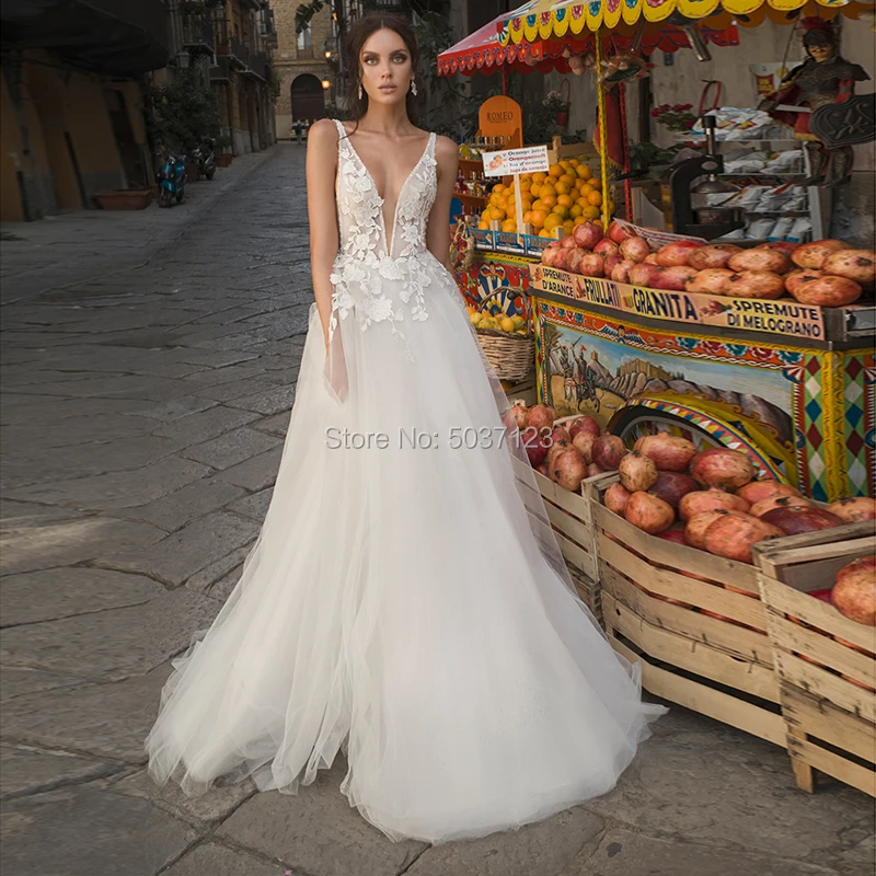 Diepe V-hals Trouwjurken A Line Kant Applicaties Mouwloze Open Back Sweep Strain Vestido De Noiva Bridal Bruidsjurken Diepe V-hals Trouwjurken A Line Kant Applicaties Mouwloze Open Back Sweep Strain Vestido De Noiva Bridal Bruidsjurken