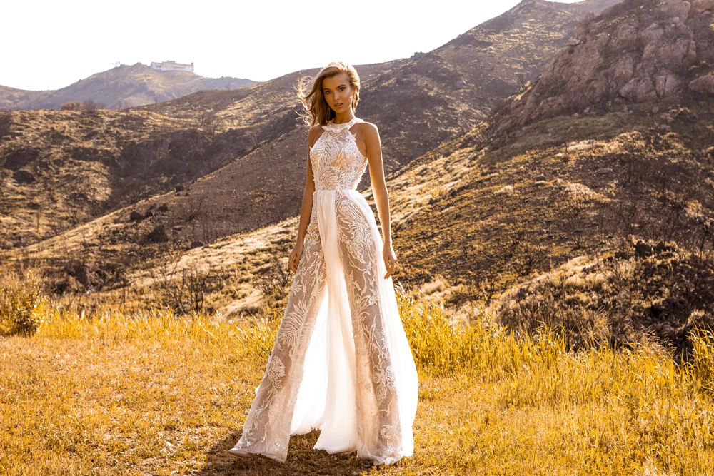 

Ivory White Boho Wedding Dress Halter High Fashion Women Jumpsuits with Lace Applique Robe De Mariee Custom Made Bridal Gowns
