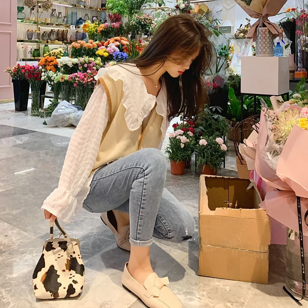 

Photo Shoot CHIC Sweet Frilled Peter Pan Collar White Bell Sleeve Shirt Women's Knitted Vest Coat Two-Piece Set