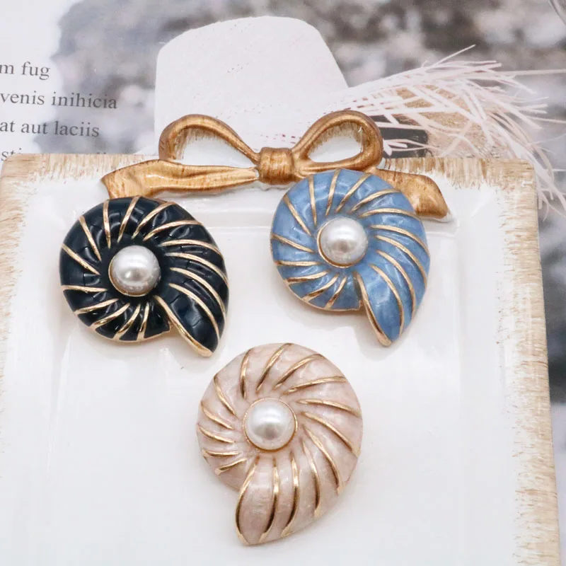 

Free Shipping Simple Cute Snails Enamel Brooch
