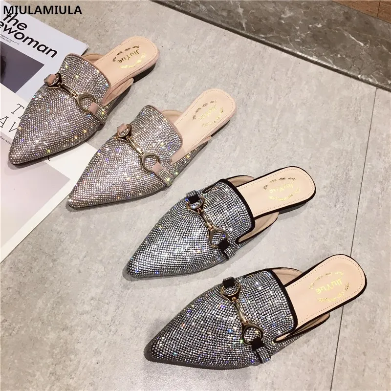 MIULAMIULA/фирменные дизайнерские туфли; коллекция года; сезон весна-осень; Роскошные блестящие стразы; металлические цепочки; тапочки на плоской подошве; лоферы; шлёпанцы; Вьетнамки; повседневная обувь