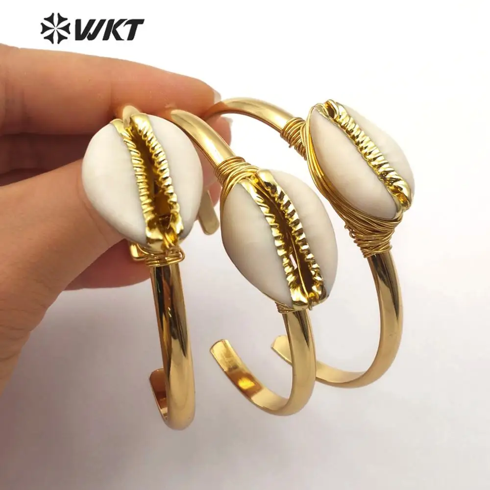

WT-B490 Natural Cowrie Shell Wire Wrapped Bracelet Gold Trim Shell Gold Electroplated Bangle Fashion Jewelry For Woman