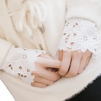 

2pcs/pair Women Girl Fake Cuff Crotchet Floral Lace Hollow Out Wrist Decor K1ME