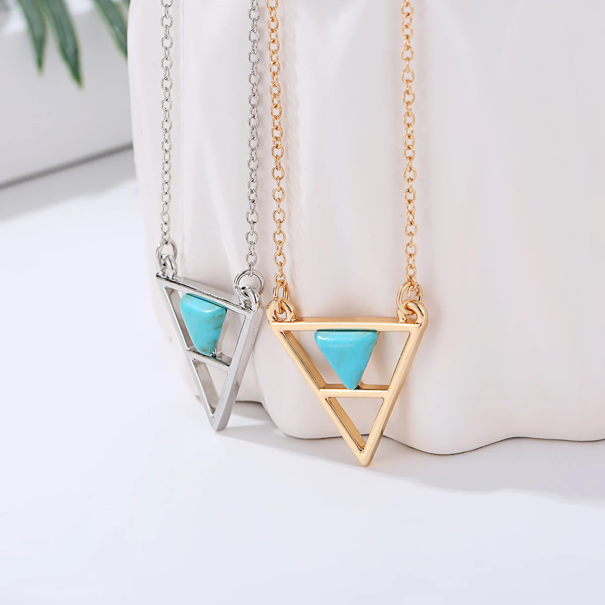 

Gold Silver Color Triangle Pendant Necklace Natural Green Stone Pendant Short Chain Necklaces Geometric Jewelry Accessories