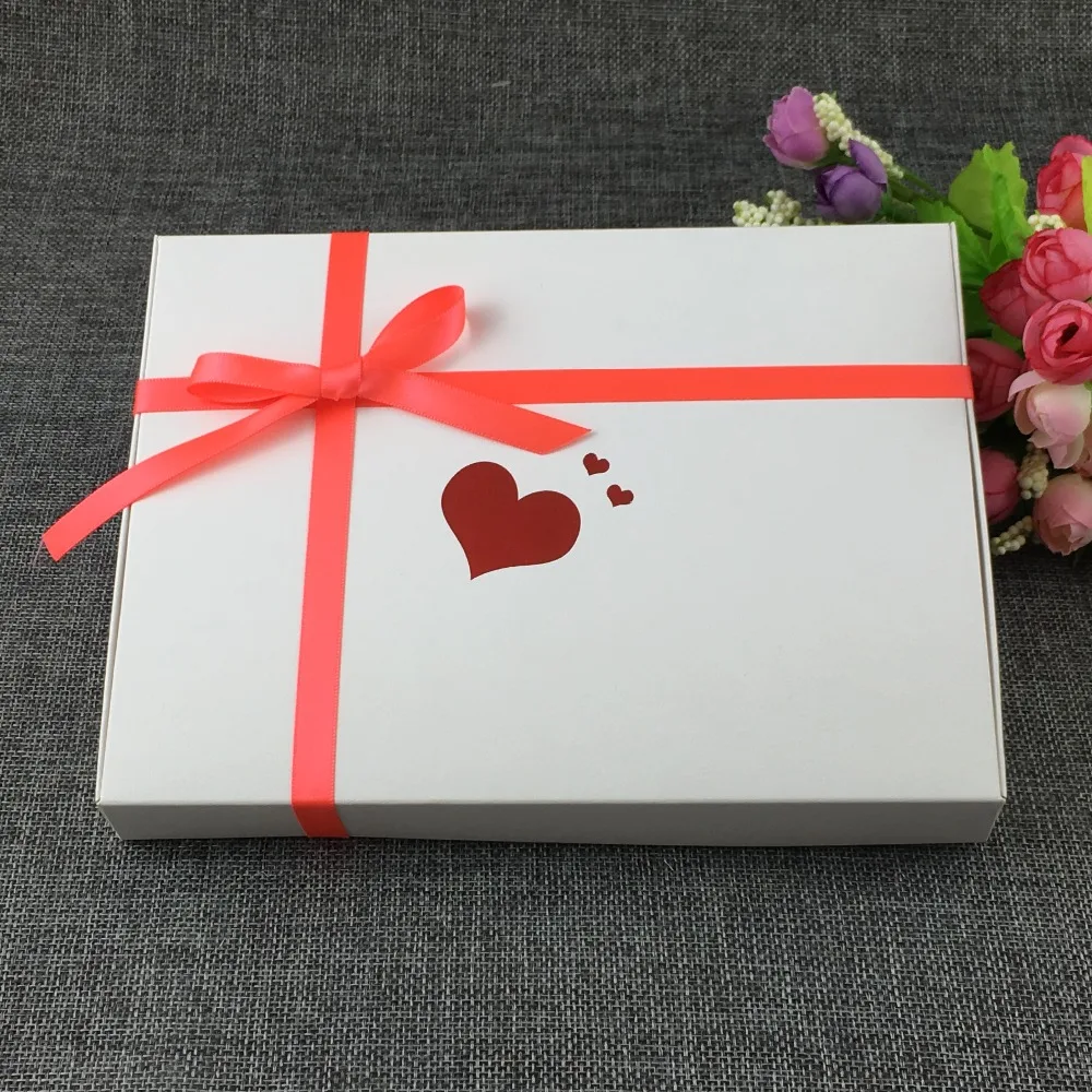 

100Pcs/Lot 20x15x2.5cm Kraft Paper Pack Boxes Containers Thermoprinting Red Hearts Ribbon Design For Jewelry Display Storage Box