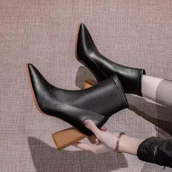 

Martin boots 2020 winter New Korean style velvet warm pointed thick heel fashion high heel short boots women's shoes