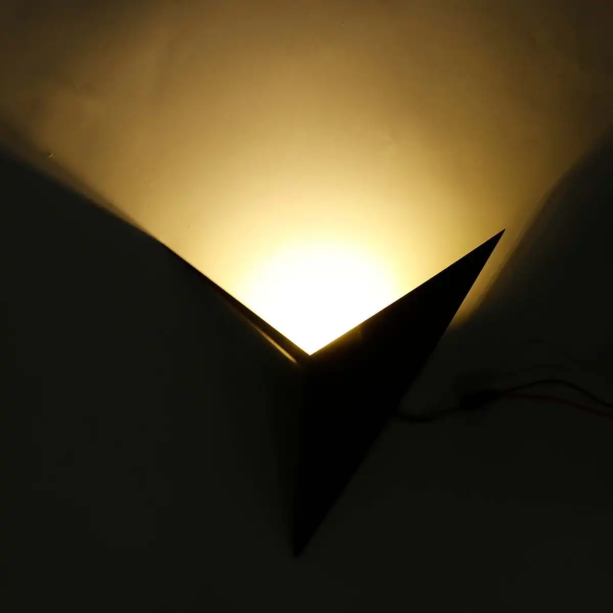 Black warm light Креативный настенный светильник в форме треугольника из кованого железа для гостиной, спальни, прикроватный столик, 13 Вт, светодиодный настенный светильник, черный, белый, светильник для прохода - Цвет абажура: Black warm light