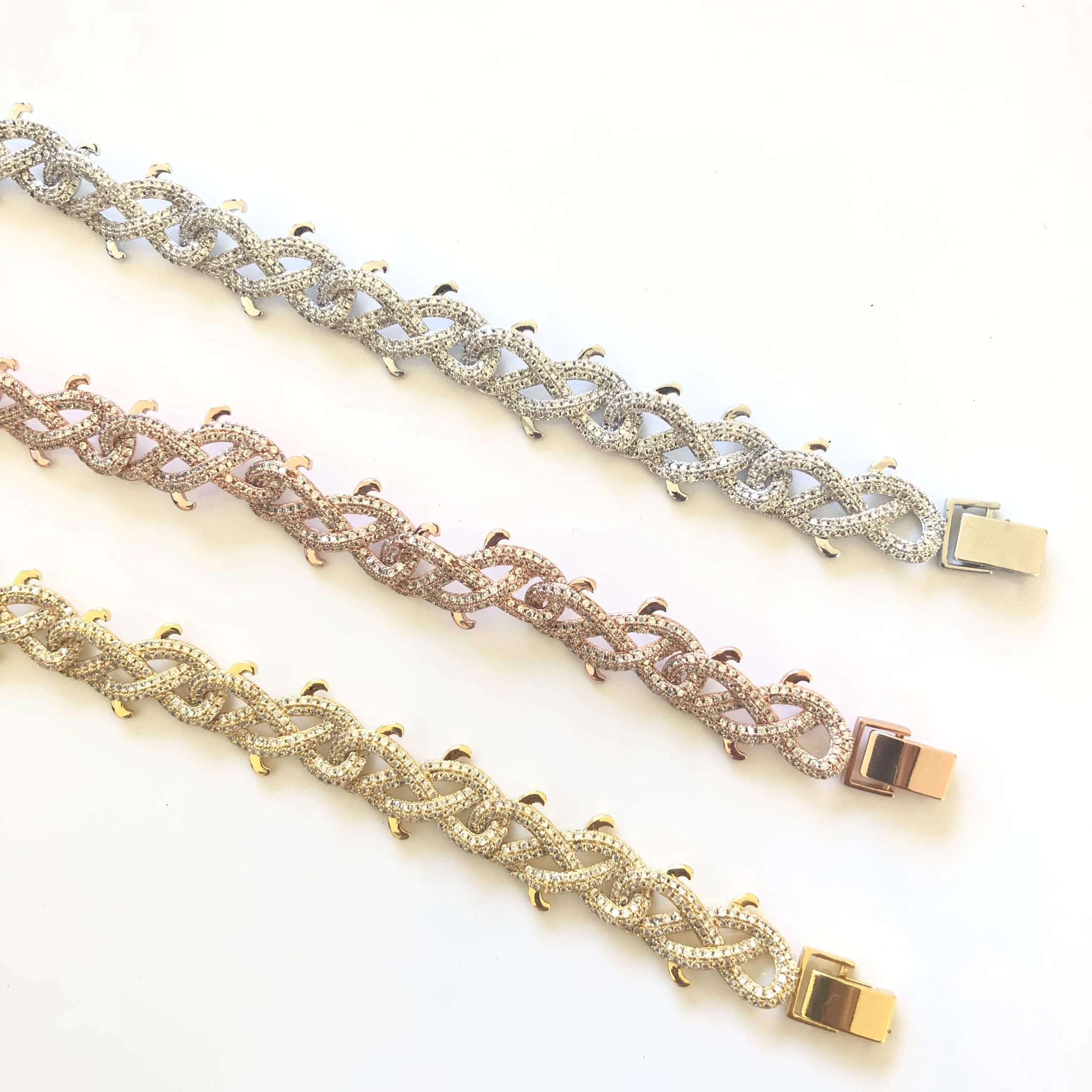 

Iced Out Crown of Thorns Cuban Chain Necklace Gold Cubic Zircon