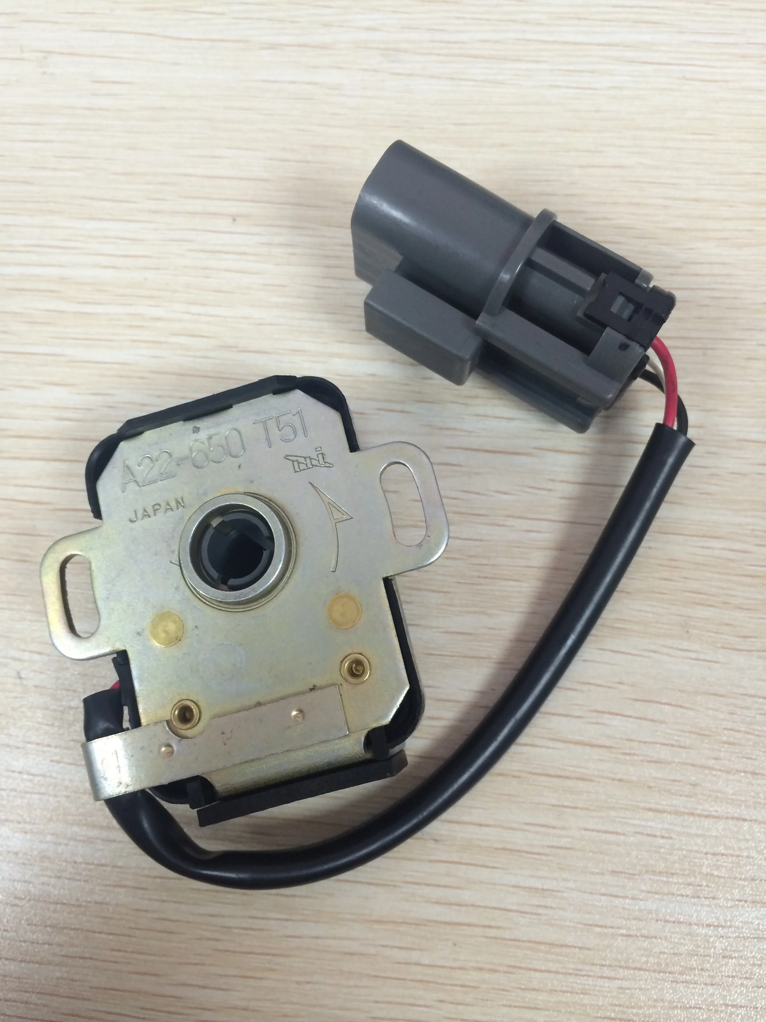 TPS Sensor A22 650 T51 A22 650 Throttle Position Sensor for NISSAN Altima 91 95 90MM S13 S14