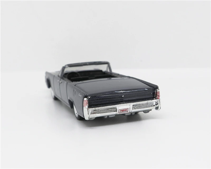 Зеленый светильник 1: 64 Lin coln Континентальный schwarz 1965 бутик сплава автомобиля игрушки для детей Детские игрушки модель оптом