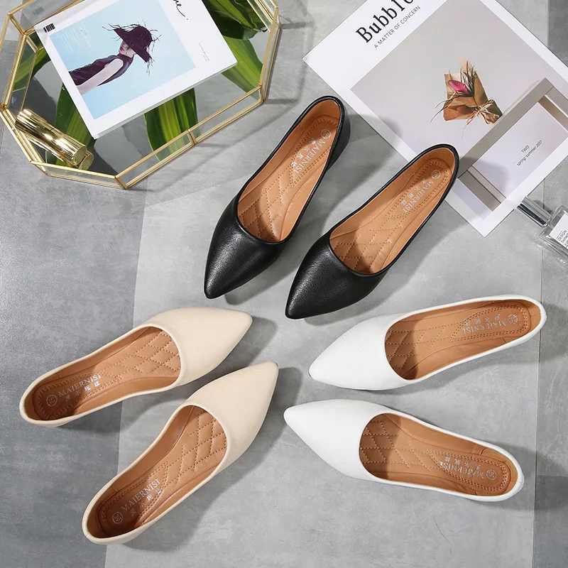Женские туфли лоферы на плоской подошве повседневные с острым носком вечерние