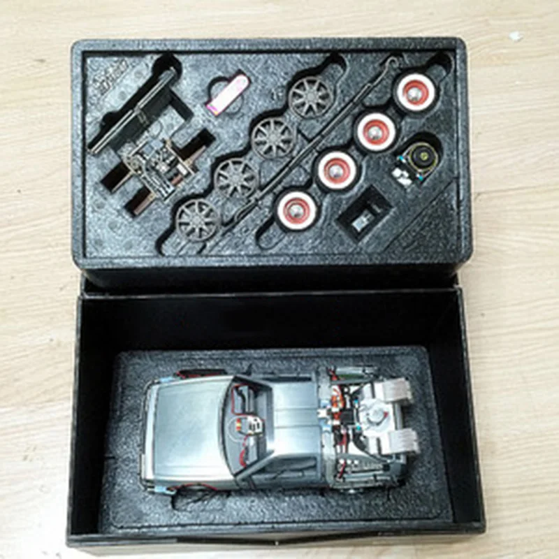 

1:18 scale boutique version back to the future second generation analog die-cast alloy car model car toy vehicle