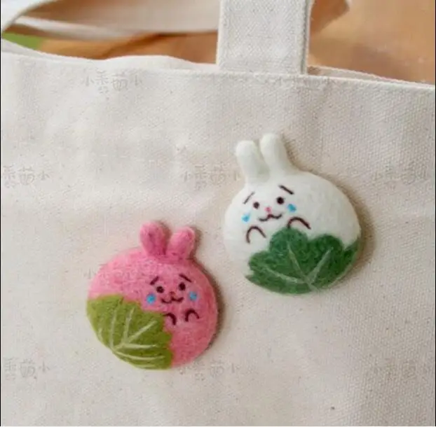 White cake rabbit brooch wool needlepoint kit wool felt needle felting keychain craft needlecraft DIY handmade