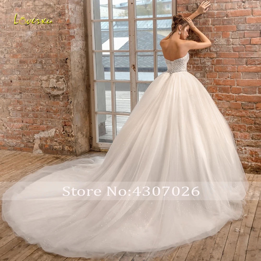 Loverxu милое бальное платье, блестящие свадебные платья, Аппликации, бисероплетение, без рукавов, на шнуровке, платья невесты, часовня, шлейф, свадебное платье