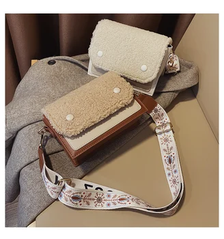 

Lamb wool shoulder bag 2020 winter new crossbody bag fashion wild small square bag plush female bag mobile phone bag wallet